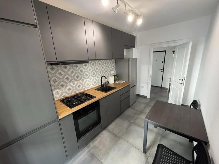 Apartament cu 2 camere decomandat, mobilat în Apărătorii Patriei