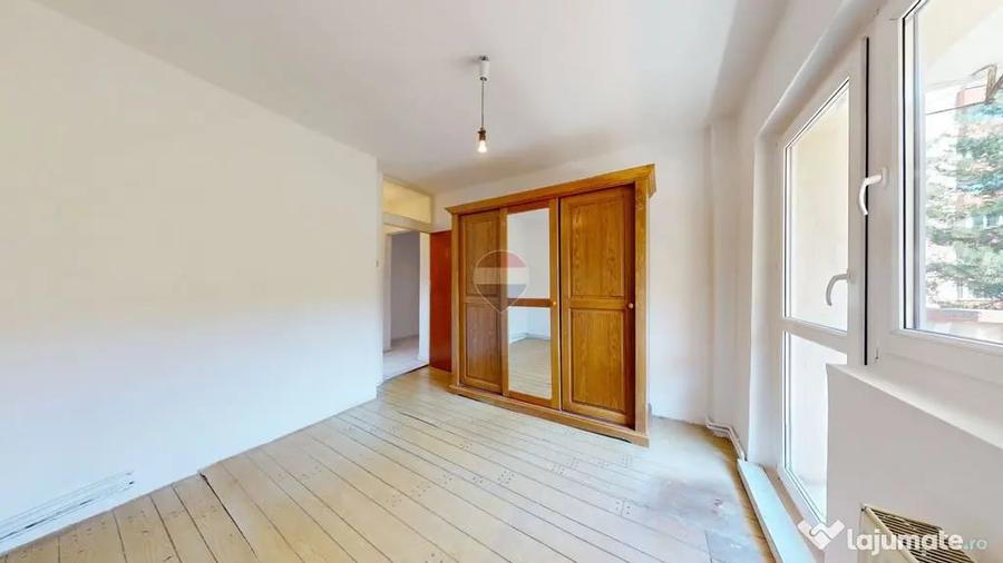 Apartament cu 4 camere decomandat în Răcădău