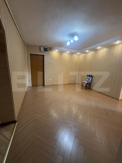 Apartament cu 4 camere decomandat în Micro 5