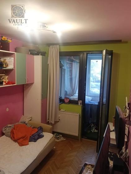 Apartament cu 3 camere semidecomandat, mobilat în Titan