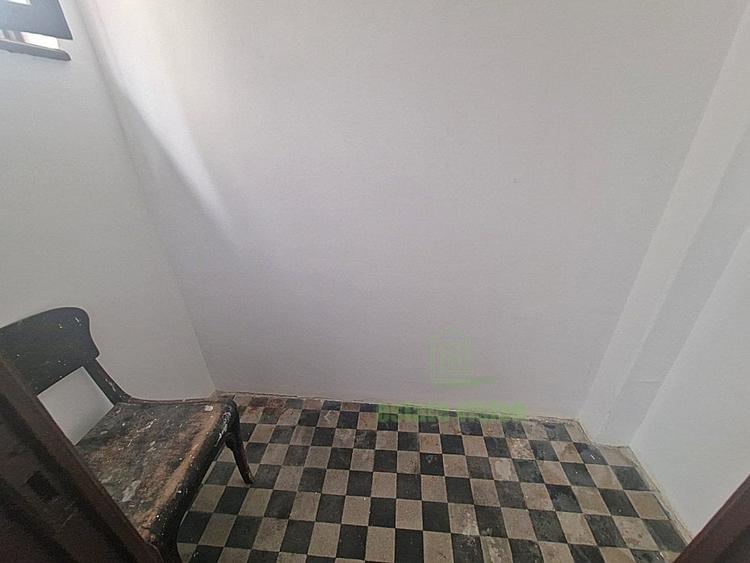 Apartament cu 5 camere semidecomandat în 1 Mai