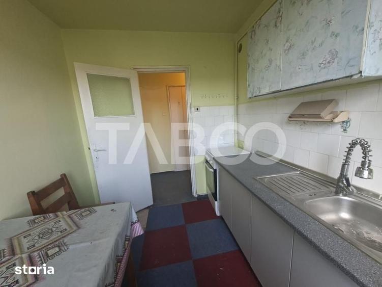 Apartament cu 2 camere semidecomandat în Trei Stejari