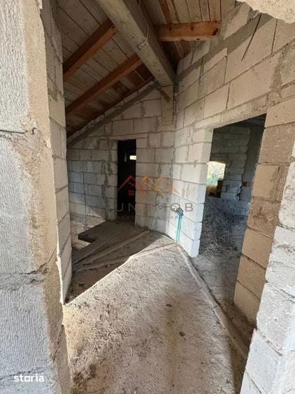 Casă cu 6 camere cu Teren 1354 Mp în Cornu