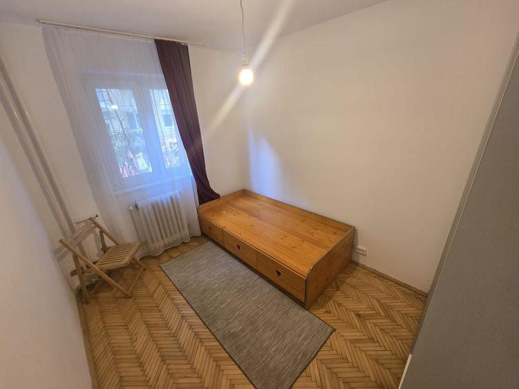 Apartament cu 3 camere semidecomandat, mobilat în Girocului