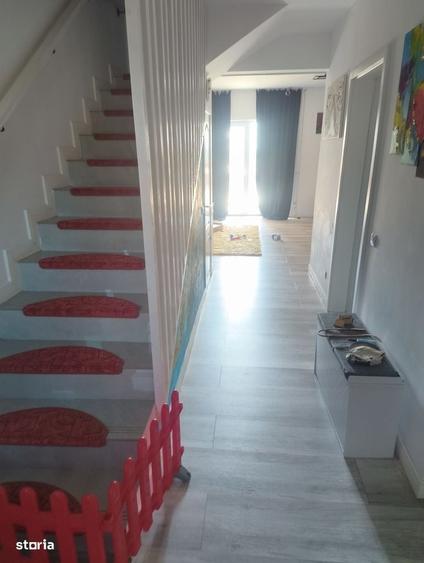 Casă cu 4 camere cu Teren 283 Mp în Domnești