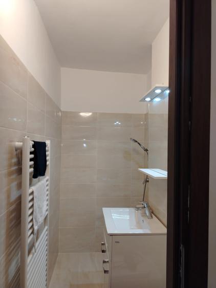 Apartament cu 4 camere decomandat, mobilat în Central