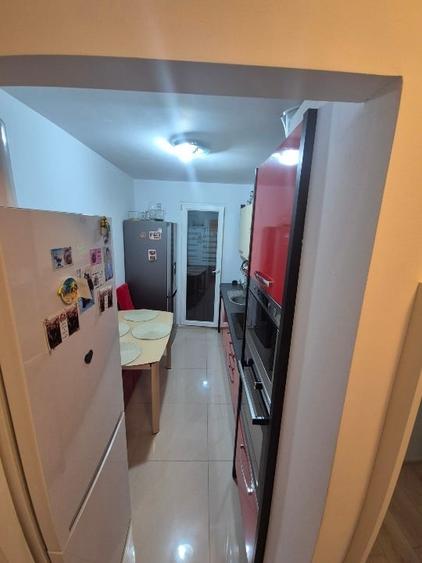 Apartament cu 3 camere decomandat, mobilat în Noua