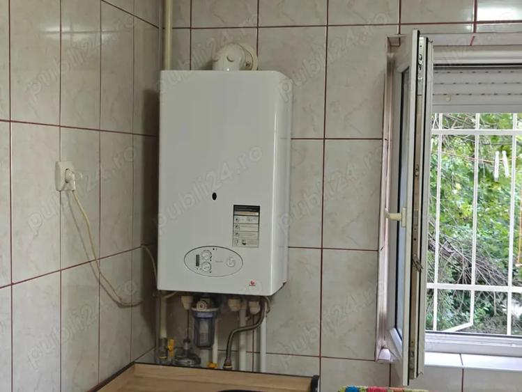 Casă cu 3 camere decomandat în Micro 14