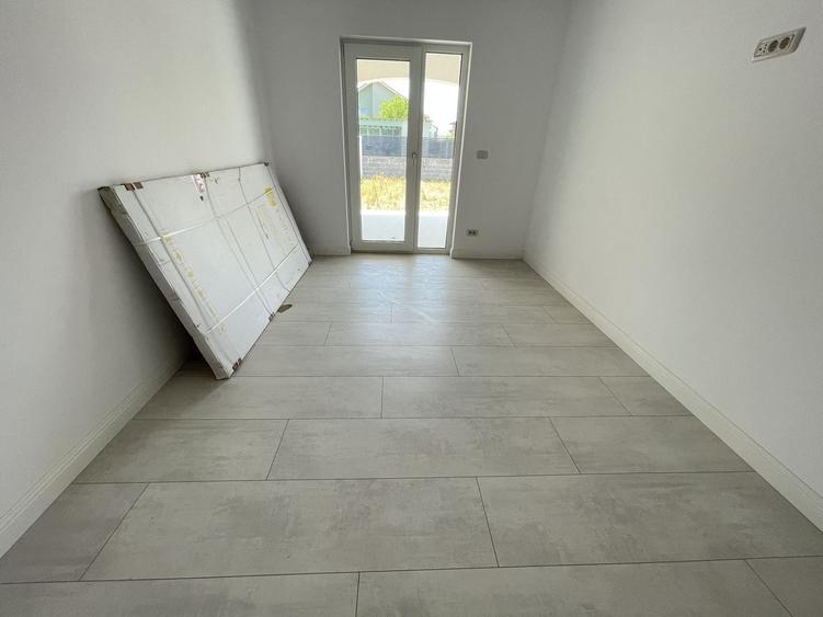 Duplex cu 5 camere cu Canalizare în Dumbrăvița
