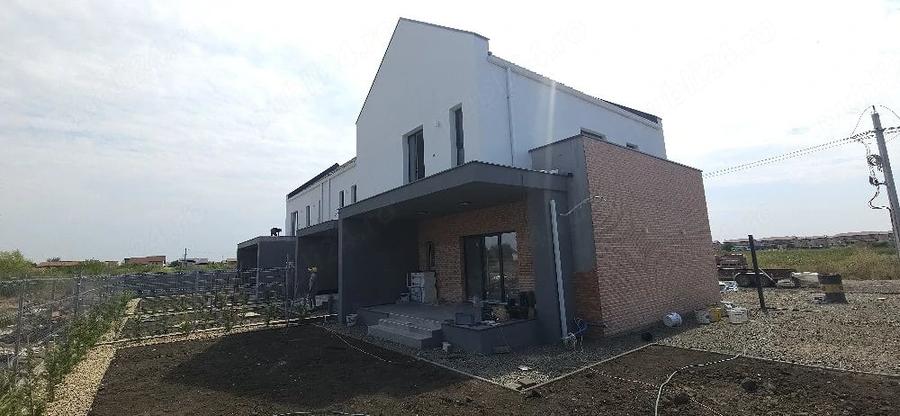 Casă cu 4 camere cu Teren 316 Mp în Săcălaz