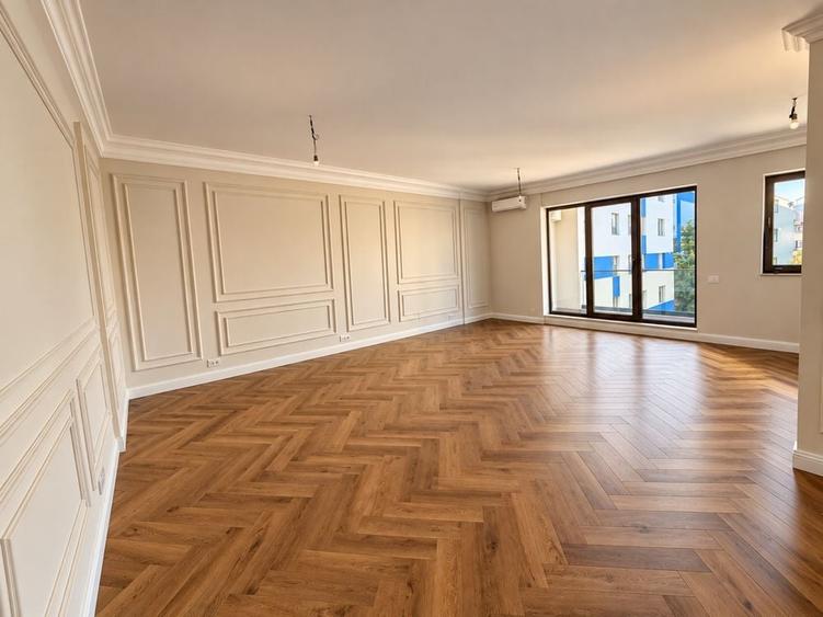 Apartament cu 4 camere decomandat în Herăstrău