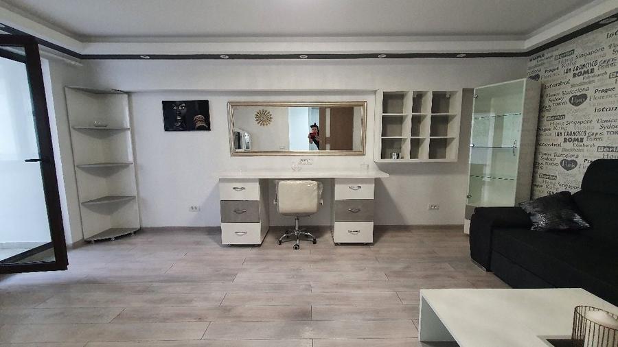 Garsonieră decomandată în Central