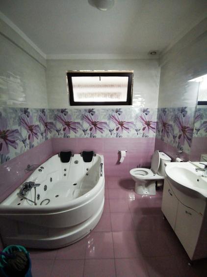 Casă cu 6 camere cu Canalizare în Bogdăneștilor