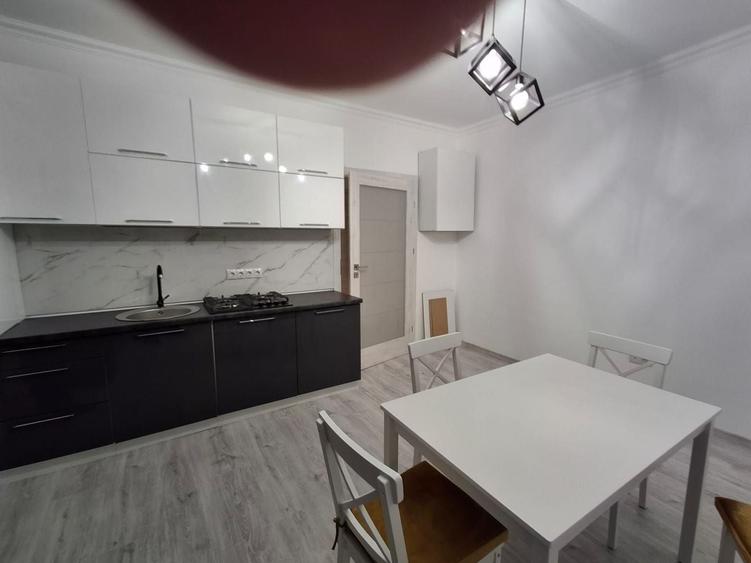 Apartament cu 3 camere decomandat, mobilat în Trei Stejari