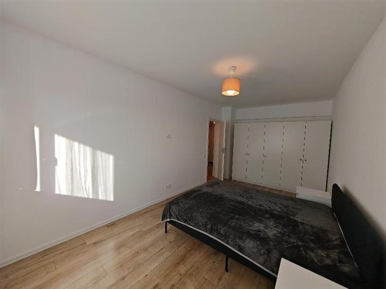 Apartament cu 2 camere decomandat, mobilat în Tractorul