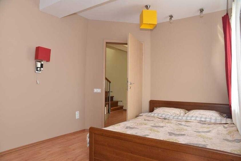 Apartament cu 4 camere decomandat în Central