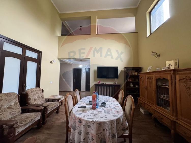Casă individuală cu 5 camere cu Teren 1268 Mp în Nord