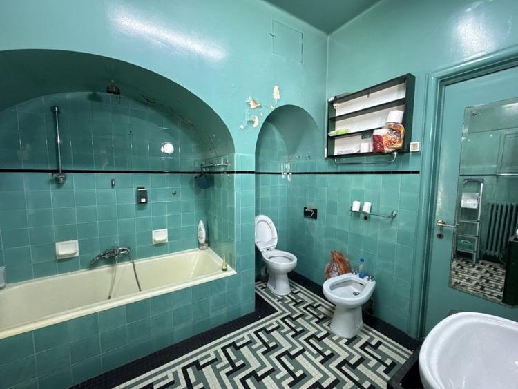 Casă cu 7 camere cu Canalizare în Capitale