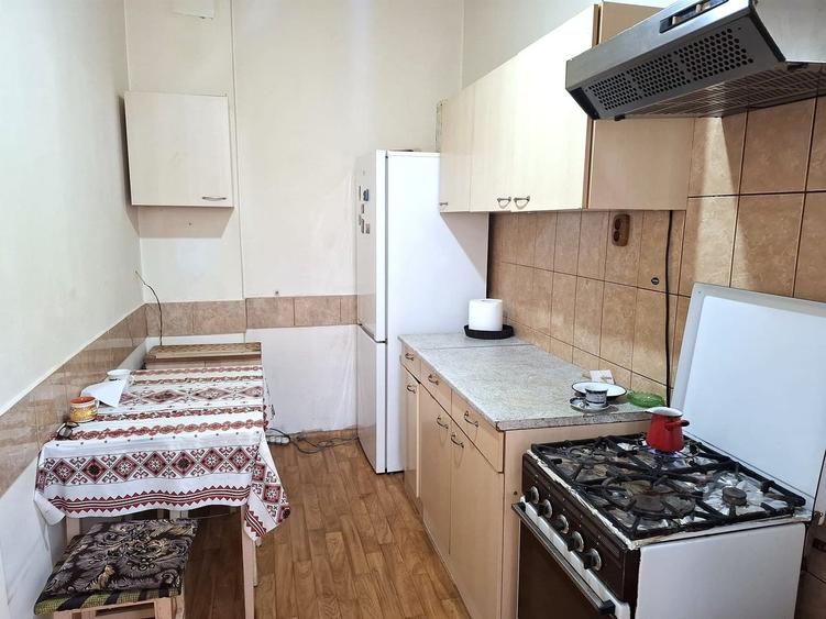 Casă cu 2 camere cu Teren 200 Mp în Titulescu
