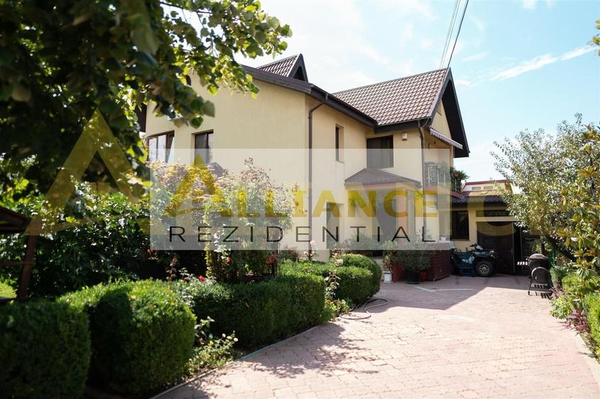 Casă individuală cu 7 camere decomandat cu Piscina în Central