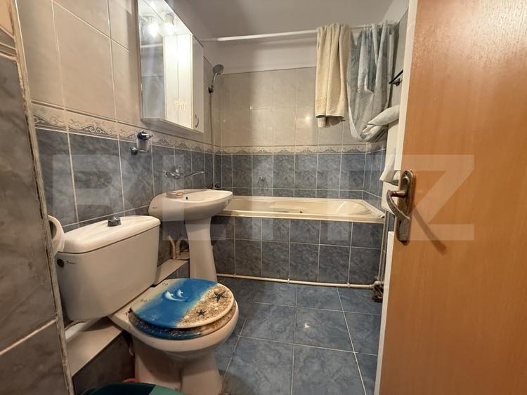 Apartament cu 3 camere decomandat, mobilat în Micro 6
