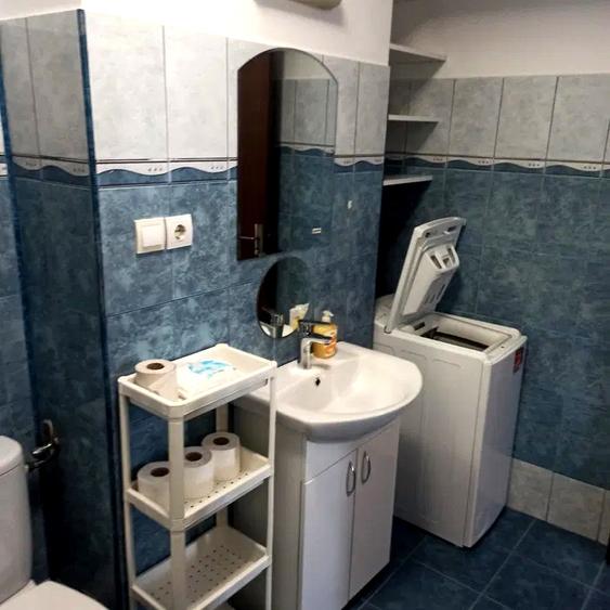 Apartament cu 3 camere decomandat, mobilat în Florești