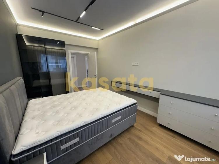 Apartament cu 3 camere semidecomandat în Păcii