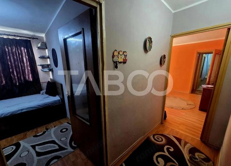 Apartament cu 3 camere semidecomandat în Central