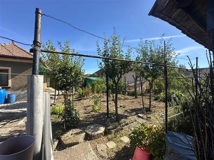 Casă cu 3 camere cu Teren 463 Mp în Exterior Est