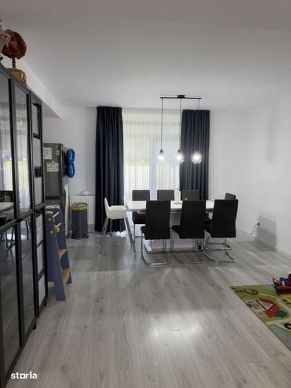 Casă cu 4 camere în Central