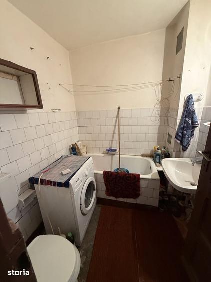 Casă cu 3 camere cu Canalizare în Central