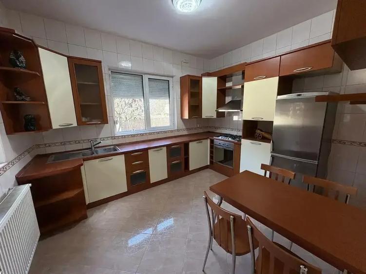 Casă cu 5 camere cu Canalizare în Pipera