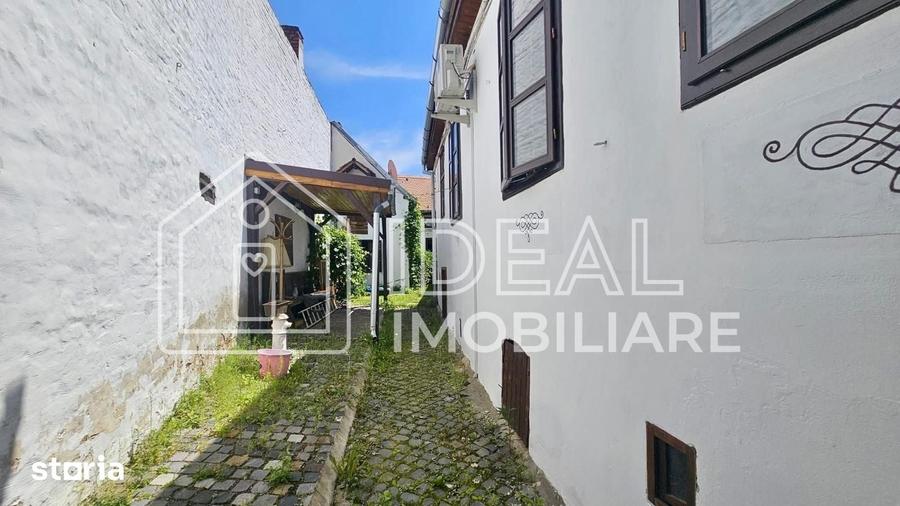 Casă cu 7 camere cu Teren 100 Mp în Ultracentral