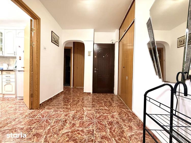 Apartament cu 3 camere semidecomandat în Pantelimon