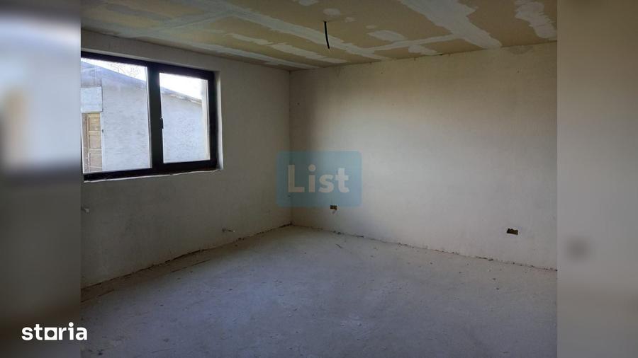 Casă cu 7 camere cu Teren 1004 Mp în Braniștea
