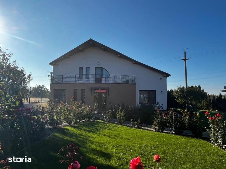Casă cu 5 camere cu Teren 1250 Mp în Central