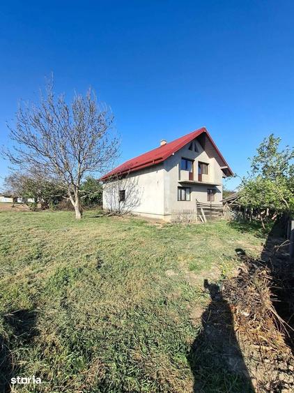 Casă cu 7 camere cu Teren 1118 Mp în Central