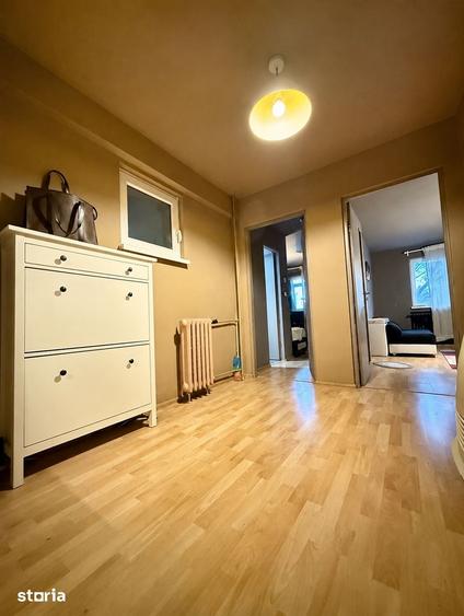 Apartament cu 4 camere decomandat în Tei