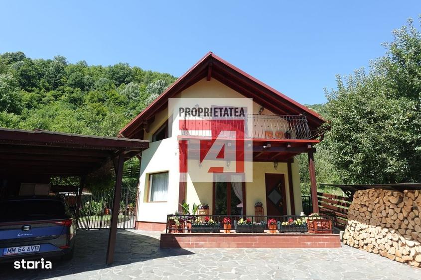 Casă cu 4 camere în Colțirea