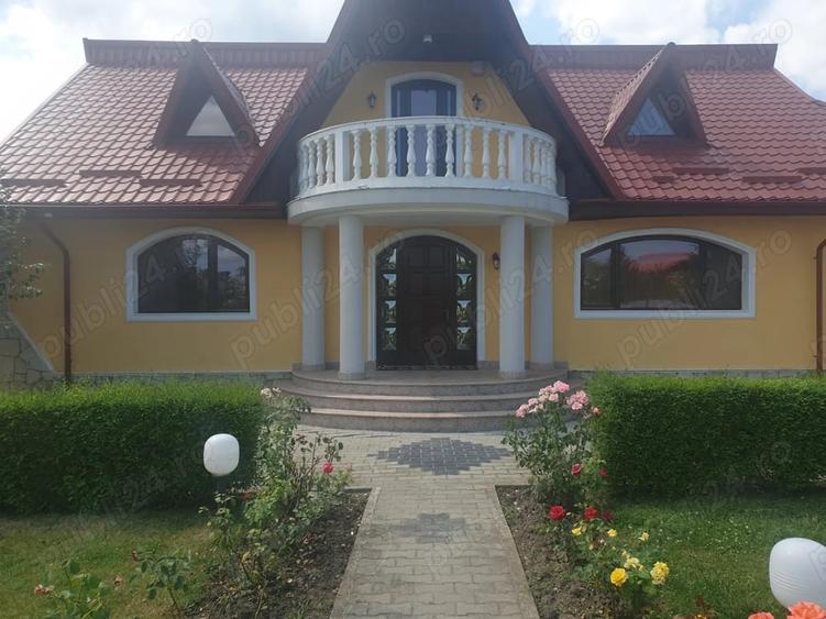 Casă cu 6 camere cu Teren 1300 Mp în Central