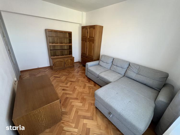 Apartament cu 3 camere decomandat în Sub Arini
