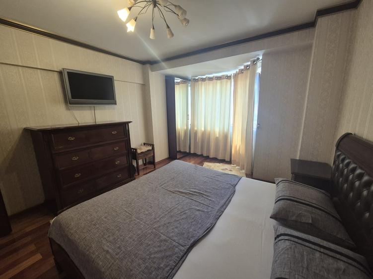 Apartament cu 4 camere decomandat în Decebal