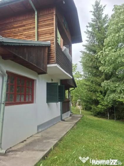 Casă cu 4 camere cu Teren 730 Mp în Izvoarele