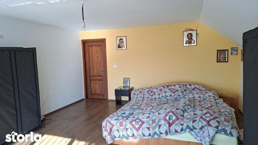 Casă cu 4 camere cu Teren 100 Mp în Poienari