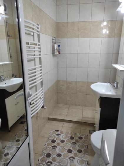 Apartament cu 3 camere decomandat în Exterior Vest
