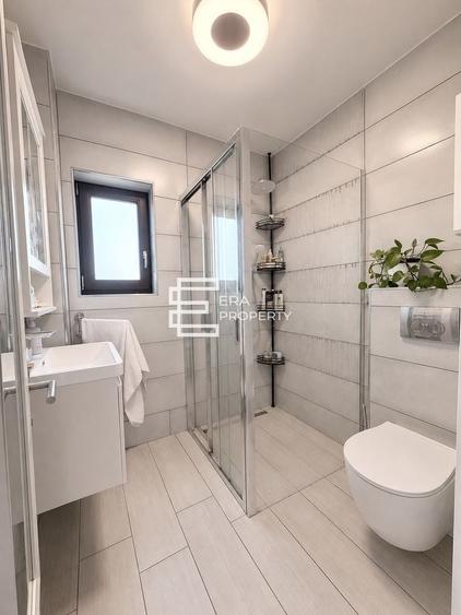 Duplex cu 5 camere cu Canalizare în Cristian