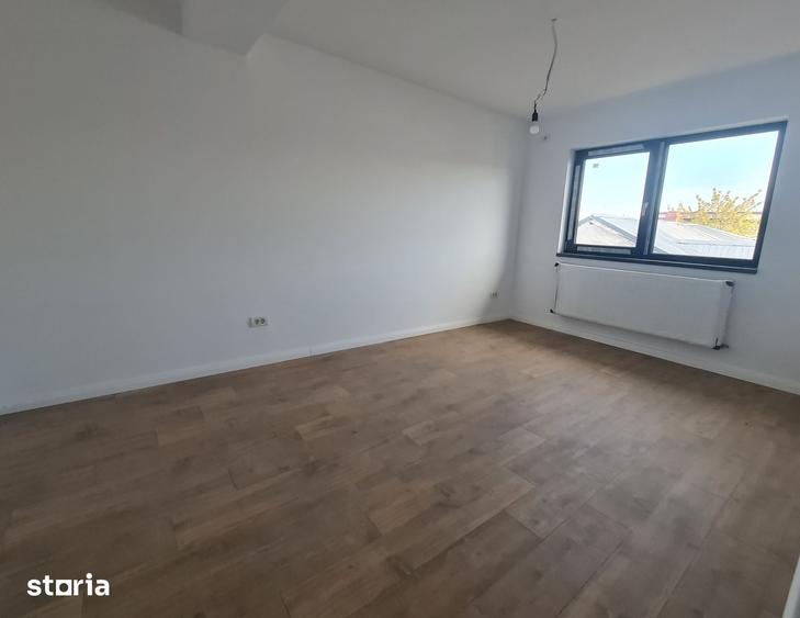 Casă cu 5 camere cu Teren 250 Mp în Central