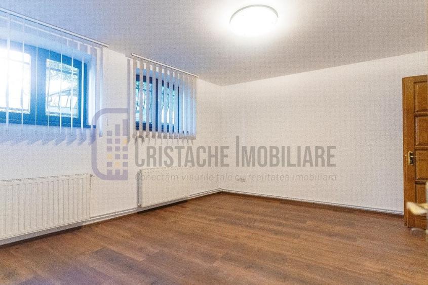 Casă individuală cu 12 camere cu Canalizare în Pache Protopopescu