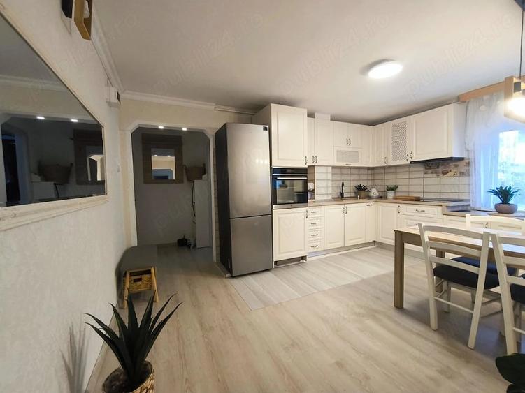 Apartament cu 3 camere semidecomandat în Gării