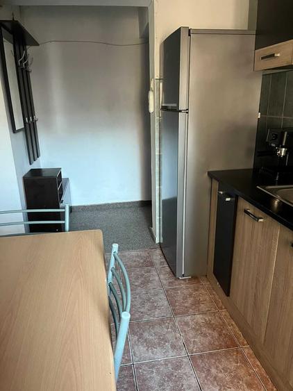 Apartament cu 3 camere semidecomandat în Mărăței